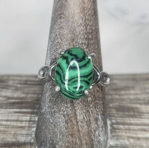 Malachite Green Stone Silver Tone Fashion Ring Sz 9 EUC